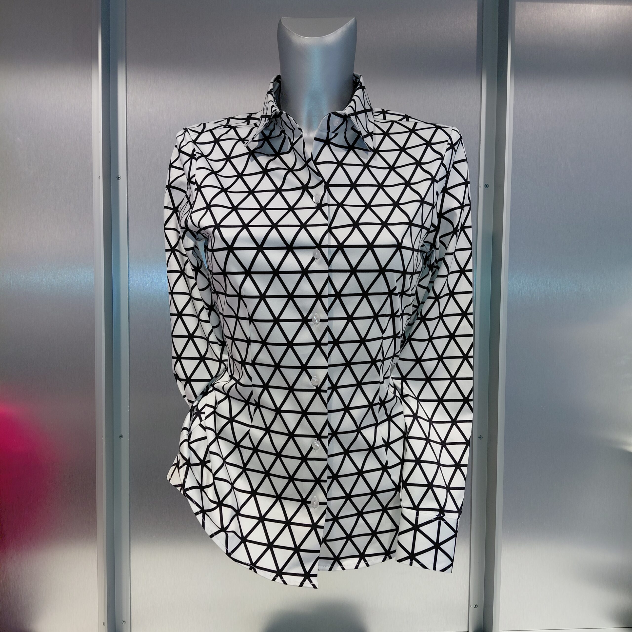 1216 belo črna bluza
