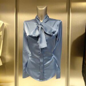 120411 saten bluza s pentljo